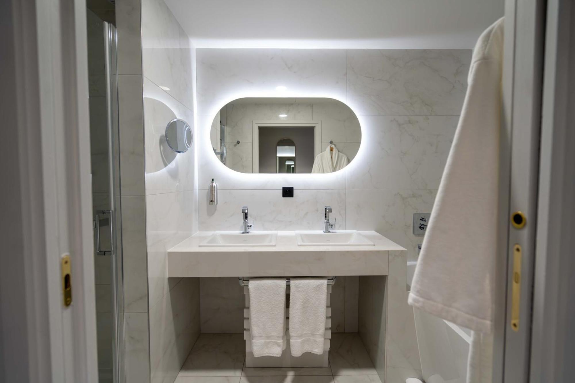 Hotel Et Restaurant Le Regina Le Puy-en-Velay Zewnętrze zdjęcie