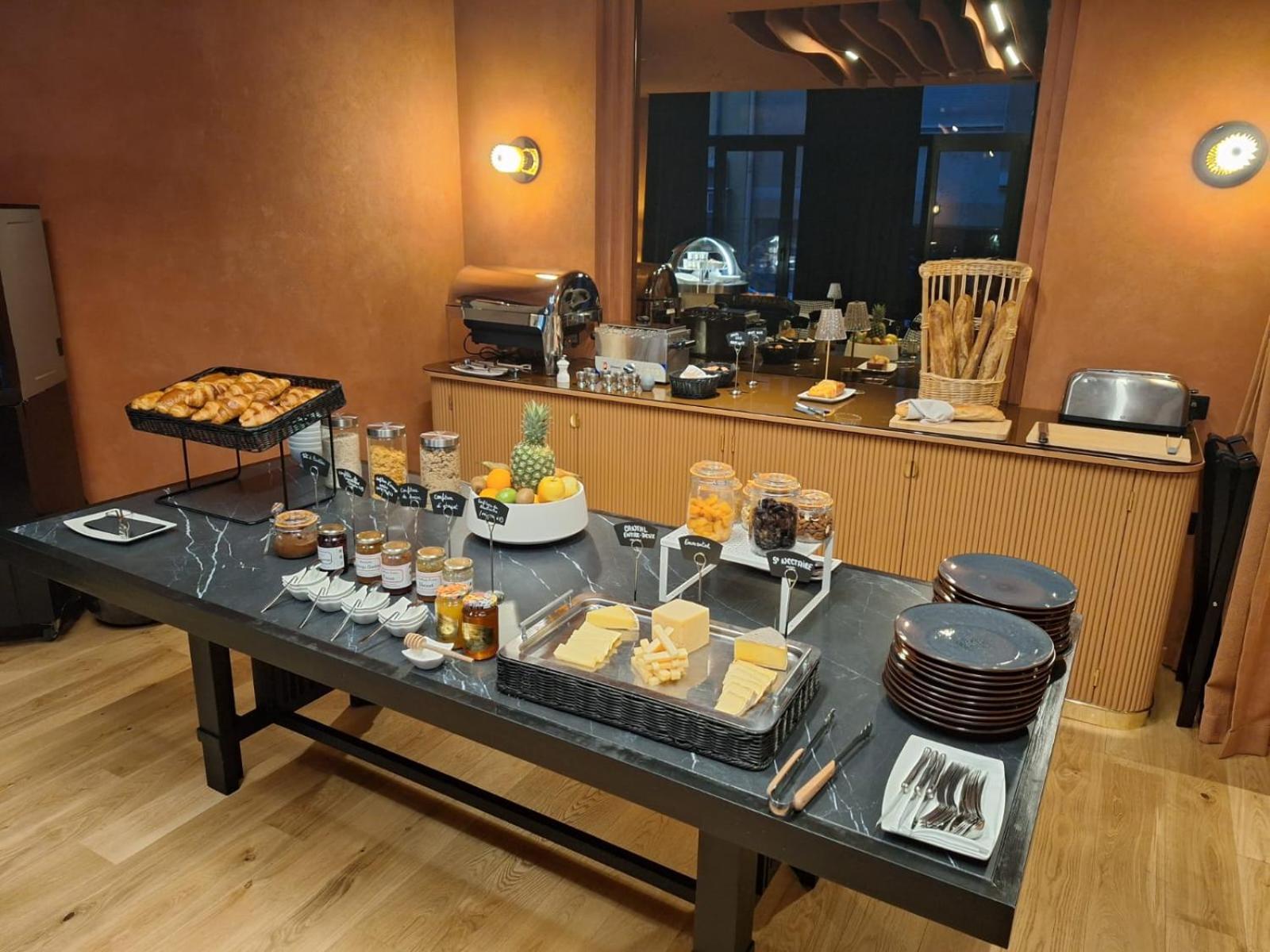 Hotel Et Restaurant Le Regina Le Puy-en-Velay Zewnętrze zdjęcie